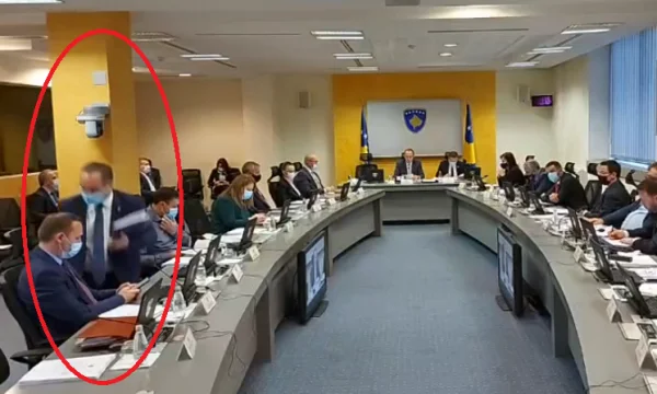 El Ministro Krasniqi dice por qué dio a conocer la reunión del gobierno