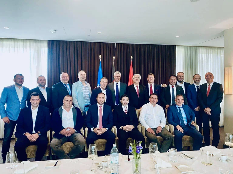Thaçi takohet me biznesmenët kosovarë në Gjermani: Krenar, arritjet e tyre janë edhe të Kosovës