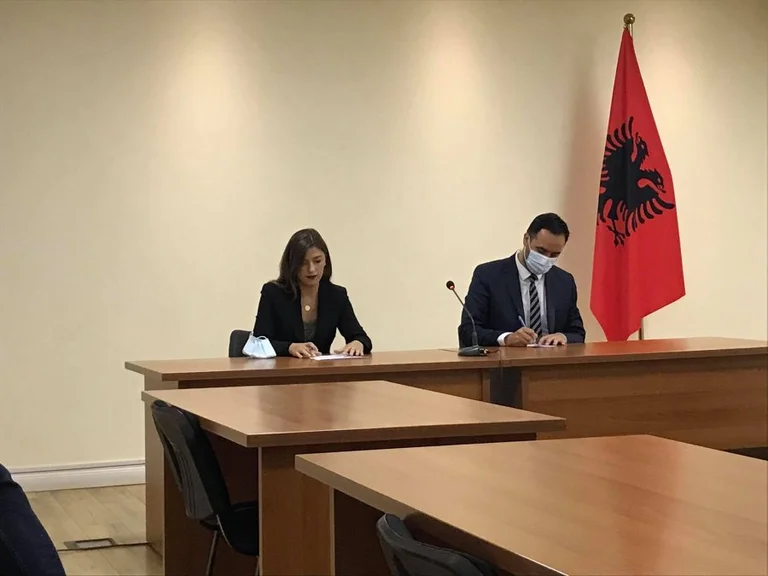 Konjufca dhe Haxhiu përkujtojnë 1 vjetorin e zgjedhjeve të 6 tetorit