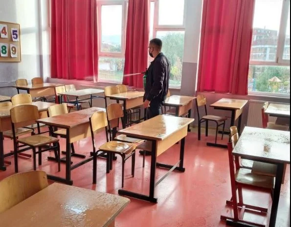 Testohen për Covid-19 mësimdhënësit dhe nxënësit e një klase në shkollën “Ismail Qemali”, dalin rezultatet