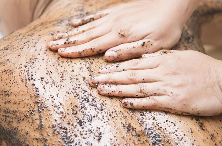 Nuk bëni kurrë scrub trupi? 5 arsyet përse po gaboni