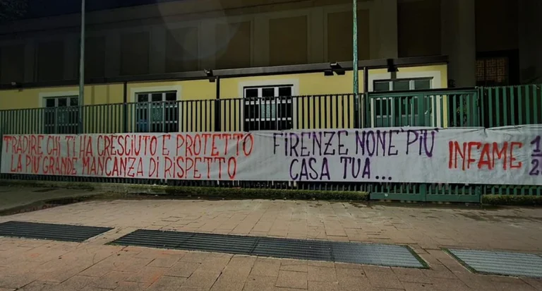Tifozët e Fiorentinës sulmojnë Chiesan: Tradhtar dhe mosmirënjohës