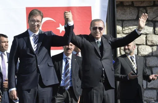 Turqia furnizon Serbinë me sistemin më të fuqishëm të dronëve ushtarakë