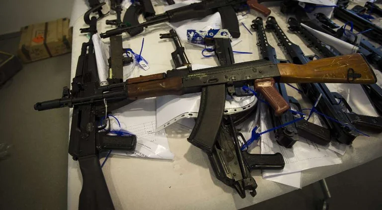 Gjermani: Kosovari po gjykohet tash e katër ditë, iu gjetën arsenal armësh në çatinë e shtëpisë