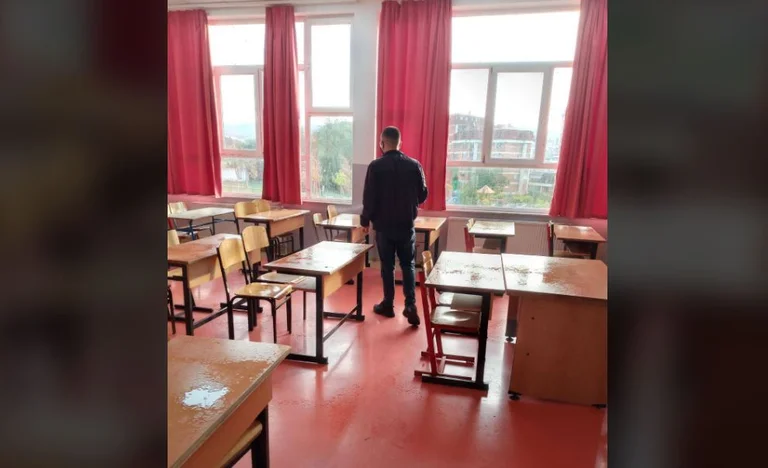 Një nxënës del pozitiv me COVID-19 në shkollën “Ismail Qemali” në Prishtinë, klasa shkon në izolim