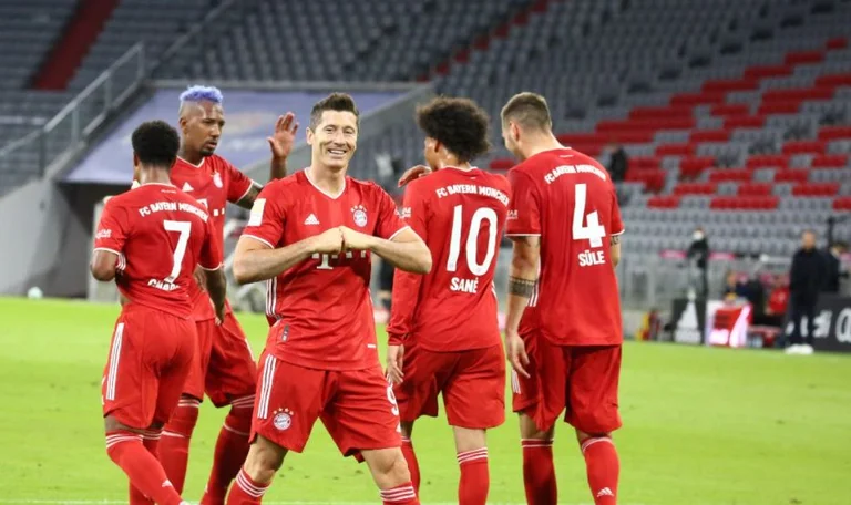Lewa ia dhuron fitoren Bayernit, shënon katër herë në portën e Hertha Berlinit