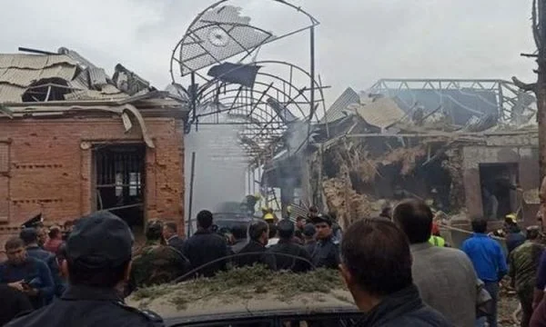 Vazhdojnë luftimet në Nagorno-Karabak, bombardohen qytetet e mëdha