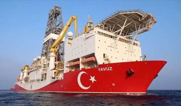Anija turke për shpim të naftës largohet në veri
