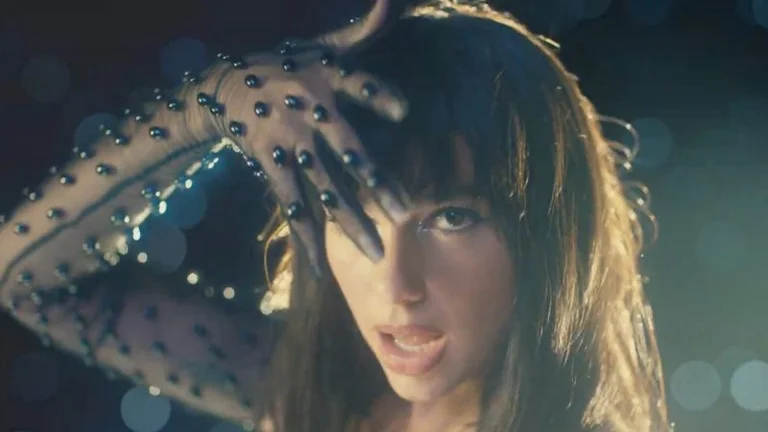 Dua Lipa në spotin e ri si kurrë më parë!