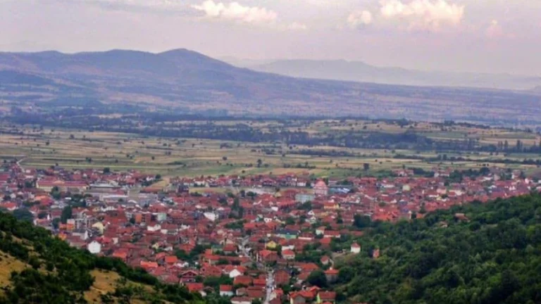 Shqiptarët e shpërngulur nga Lugina: Të huaj në vendlindje, të huaj në Kosovë