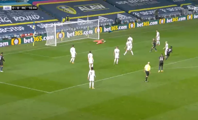 Man City shpartallon Leedsin e Bielsas, gol brilant nga Sterling