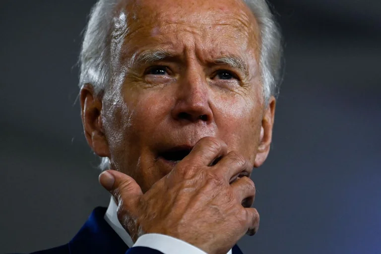 Kjo është Amerika: Joe Biden heq të gjitha reklamat kundër Trumpit pasi presidenti u shtri në spital