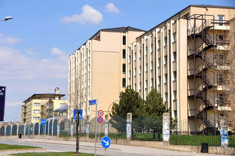 Në prag të vitit të ri akademik, institucionet ende pa vendim për hapjen e konvikteve dhe menzës