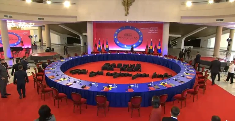 Hoti: Marrëveshjet e sotme çojnë në fazë të re bashkëpunimin Kosovë – Shqipëri