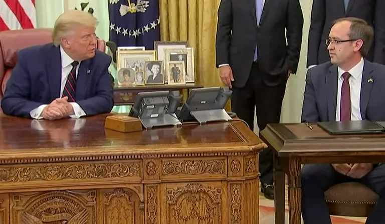 Hoti reagon pasi Donald Trump rezultoi pozitiv me COVID-19