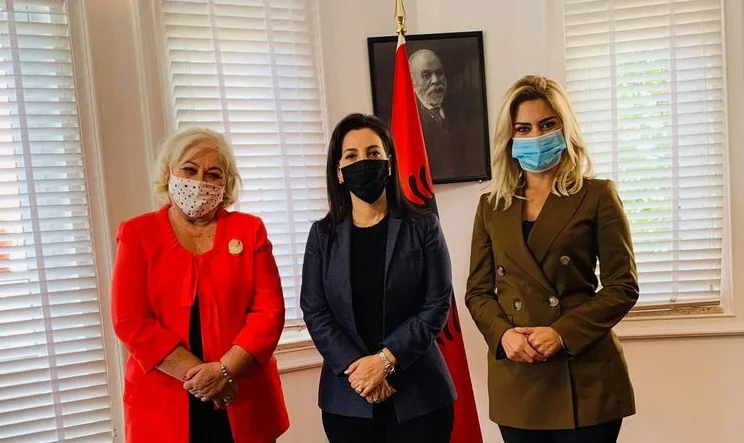Deliu-Kodra uron ministren e re të Arsimit në Shqipëri, Evis Kushi