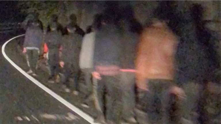 Bosnja rrezikon katastrofën humanitare: Mijëra njerëz flenë rrugëve