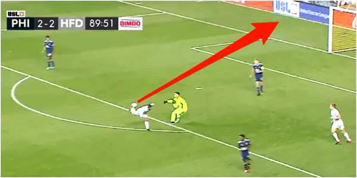 Shënoi në sekondat e fundit të ndeshjes, por si ky gol nuk keni parë kurrë