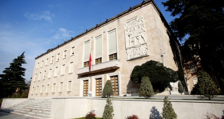 Shqipëria firmos marrëveshjen për hekurudhën dy ditë para mbledhjes së përbashkët me Kosovën