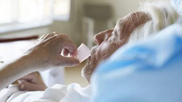 The strange symptoms of elders with Ovidius are recorded: Every Third Manifests Close Conduct