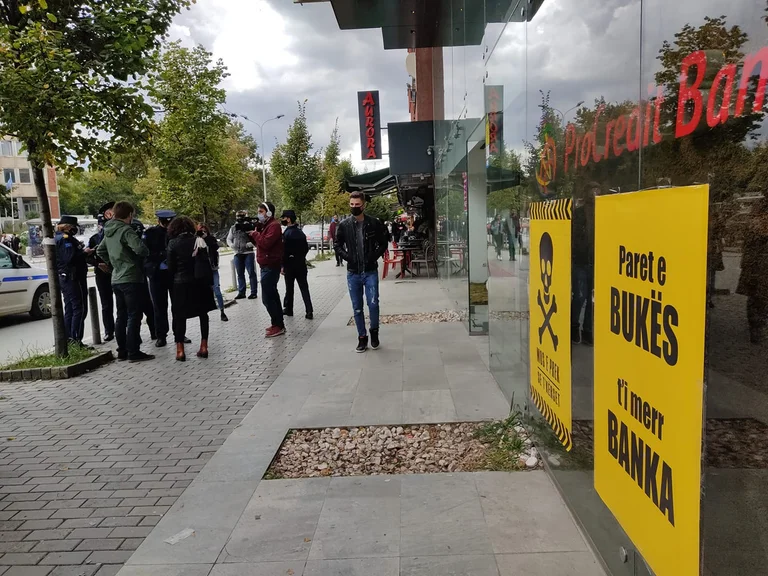 La police interdit l'action du PSDA devant les banques, condamne Nol Nusin à 200 euros