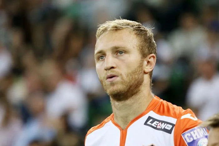 Armenischer Stern verlässt Fußball, tritt Krieg gegen Aserbaidschan
