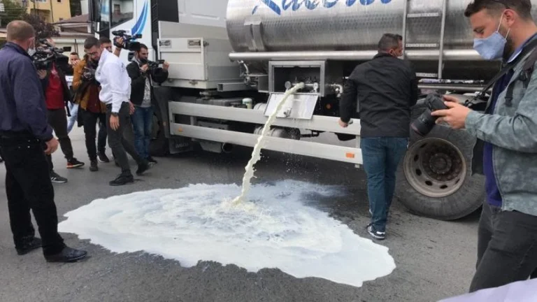 I Milkies avvertono i blocchi stradali in protesta