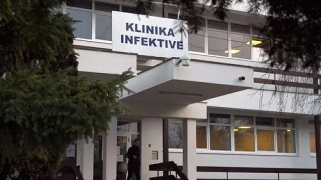Stërmbushen klinikat, 141 pacientë me COVID-19 po trajtohen në QKUK