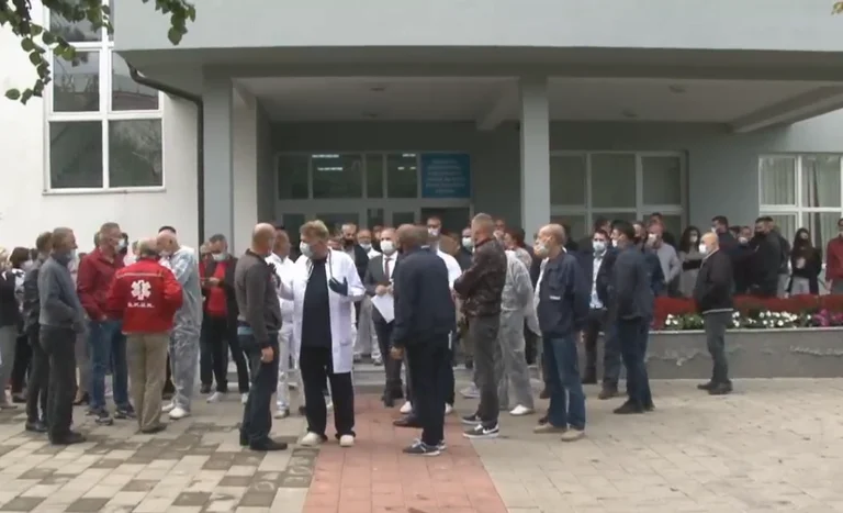 La manifestation du personnel technique de QKUK commence