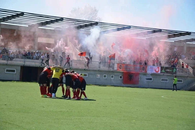 Super Arberie beherbergt Fernikil heute bei Agron Rama.