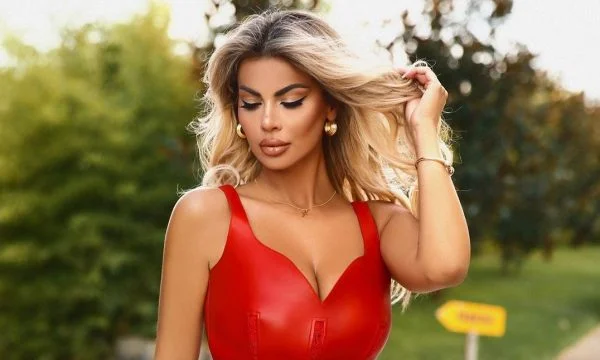 Cette robe Luanne ne coûte rien de moins que 5 500 euros