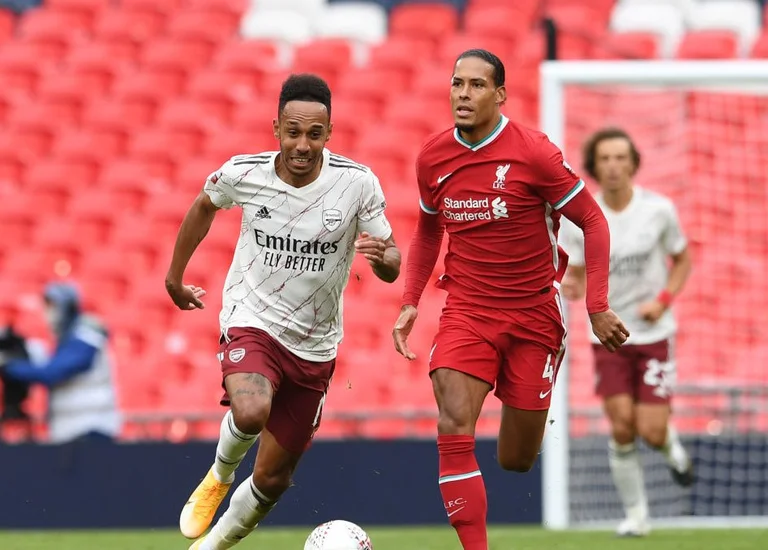 Liverpool and Arsenal play the week's derby in Premierliga today