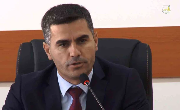 Kërcënohet me jetë kryetari i Vushtrrisë, Xhafer Tahiri