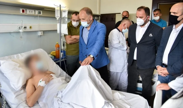 Ein Messer - gesäuerte Krankenschwester in stabiler Gesundheit