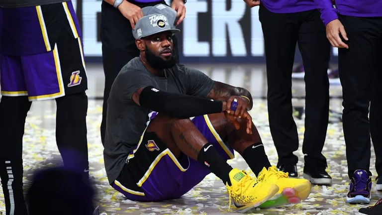 King makes the law in the West, Lakers in the grand finale