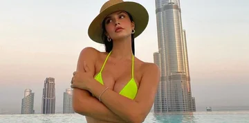 Oriola met en évidence l'image du corps en photos de vacances à Dubaï