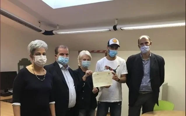 Die lächerlichen Fragen der manipulierten Prüfung von Suarez werden enthüllt: Was ist Ihr Name?