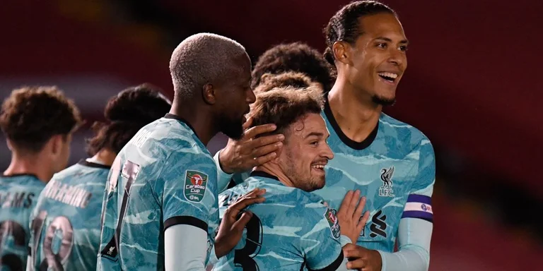 Clopps alzato al settimo cielo di Shaqiri dietro il suo supereroe ieri sera