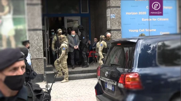 Entra en el Gucati sacado de oficinas OVL- KLAHE