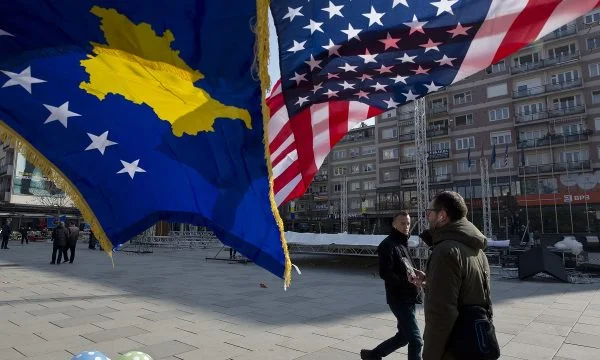 Gli studenti del Kosovo sono avvertiti di limitare la lunghezza del visto
