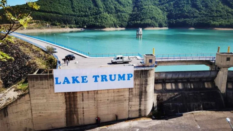 Pont Trumpa et Kosovo Lac Trump