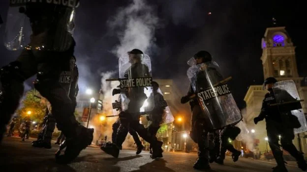 Two US police officers were shot in Louisville in the protest against racism, G. Emergency, curfew