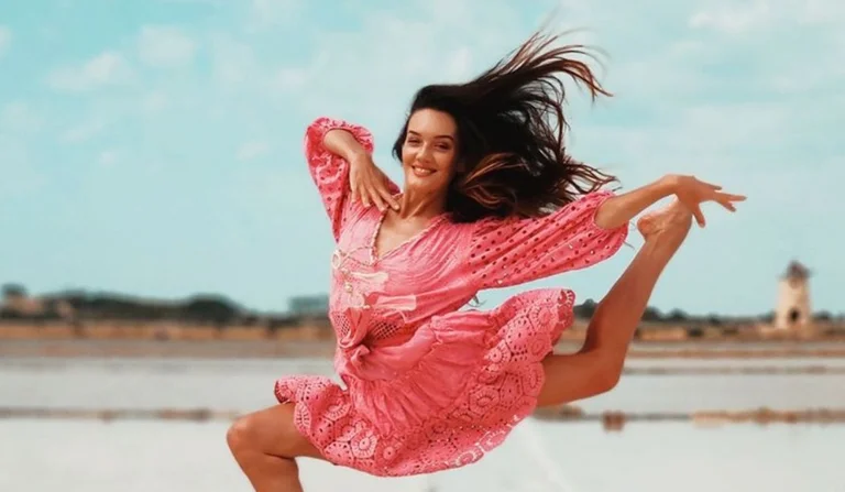 Claudia Pepa fa il suo caldo fuori dalla vasca.