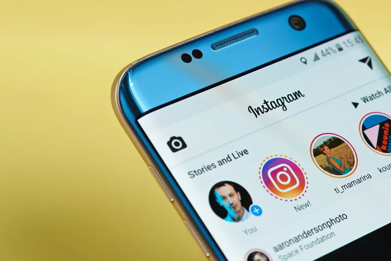 Facebook is accused of “watching” Instagram users via cameras