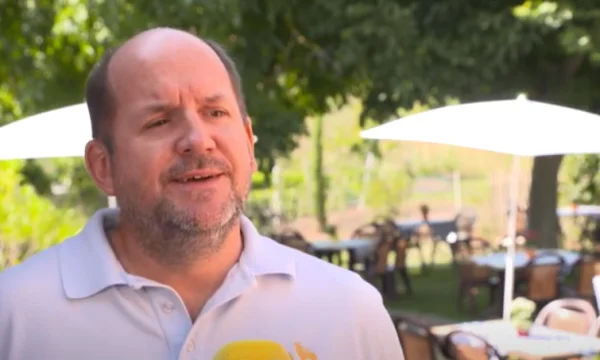 German businessman's idea: Five More Days for Smoking Workers