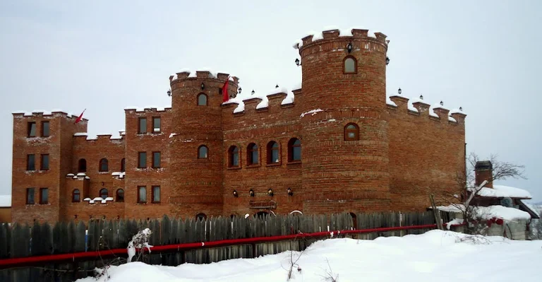 Zafir Berisha ha anche “medieval castello” posseduto: Qual è la ricchezza di K. Cybernetic Security?