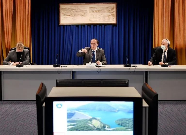 El primer ministro Hoti reprocha a las empresas de agua pública: más profesionalismo