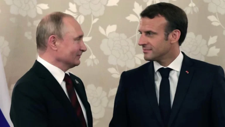 Putin en conversación telefónica con Macro: Navajo puede haber envenenado a sí mismo