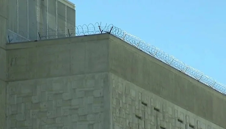 Death - convicted drug traffickers flee through sewers