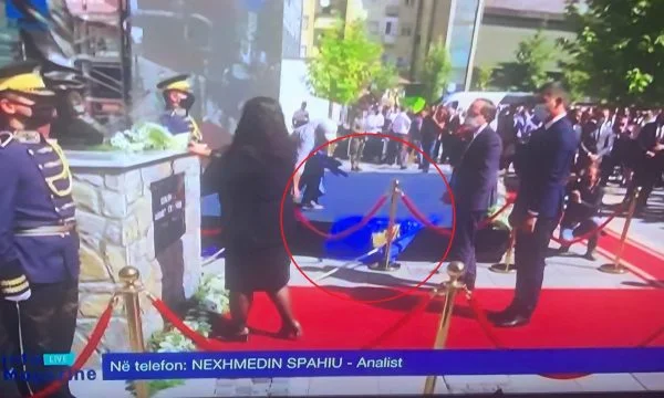 Kosovo's flag on earth: Matoshi, LDK: This is a lack of state culture.